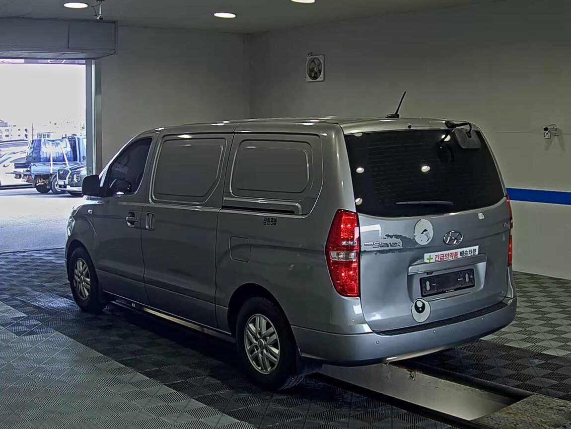 HYUNDAI THE NEW GRAND STAREX 3-SEATER DIESEL VAN SMART 2018 - zdjęcie 6