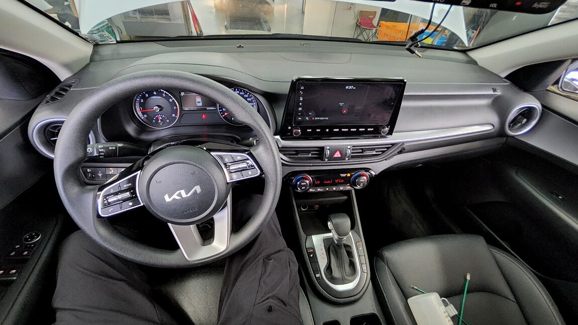 KIA THE NEW K3 1.6 GASOLINE TRENDY 2023 - zdjęcie 11