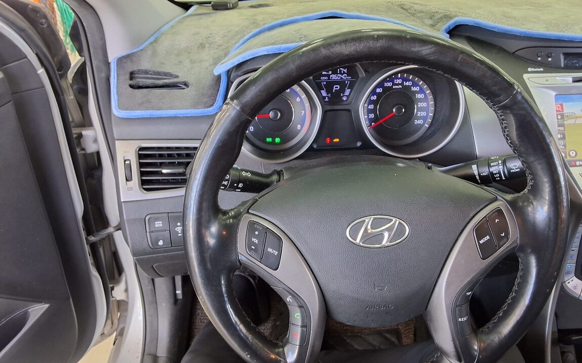 HYUNDAI AVANTE MD M16 GDi SMART 2013 - zdjęcie 17