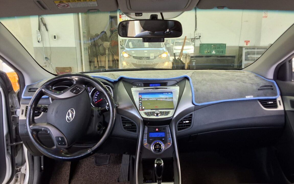 HYUNDAI AVANTE MD M16 GDi SMART 2013 - zdjęcie 11