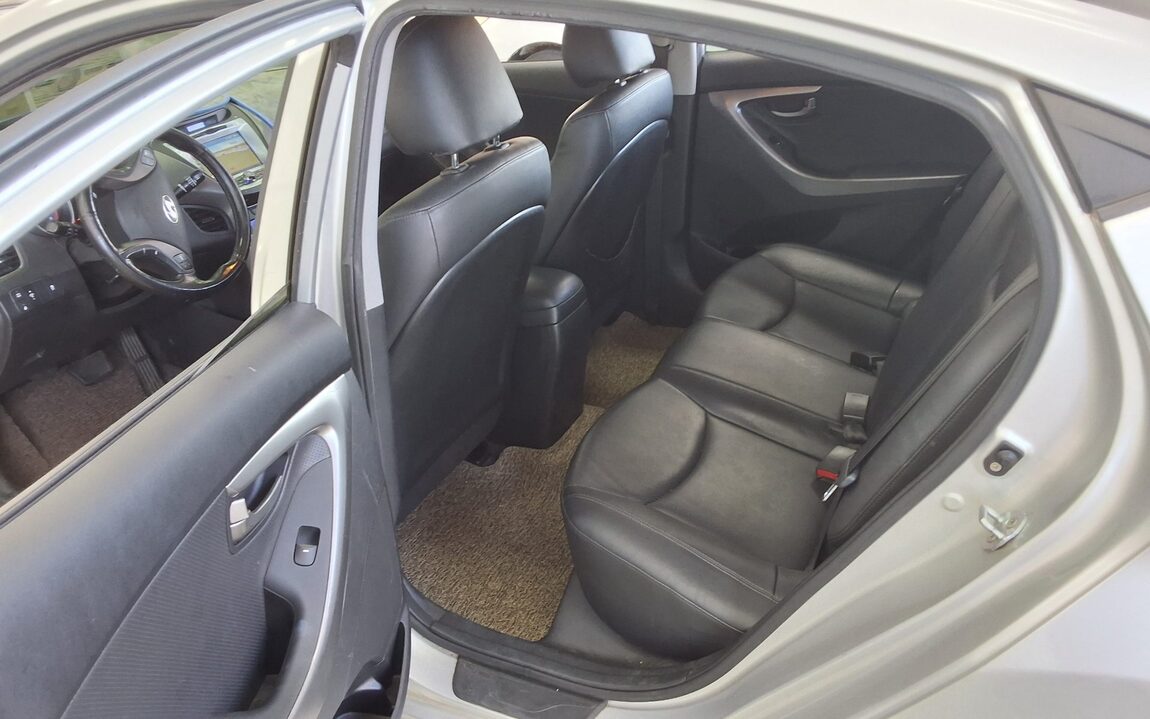 HYUNDAI AVANTE MD M16 GDi SMART 2013 - zdjęcie 12