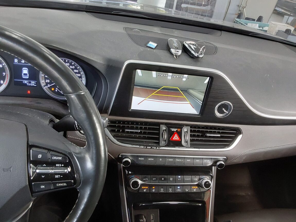 HYUNDAI GRANDEUR IG 2.4 GDi MODERN 2018 - zdjęcie 17