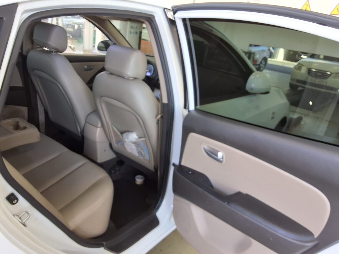 HYUNDAI AVANTE HD 1.6 VVT S16 5 MILLION SPECIAL MODEL 2009 - zdjęcie 13