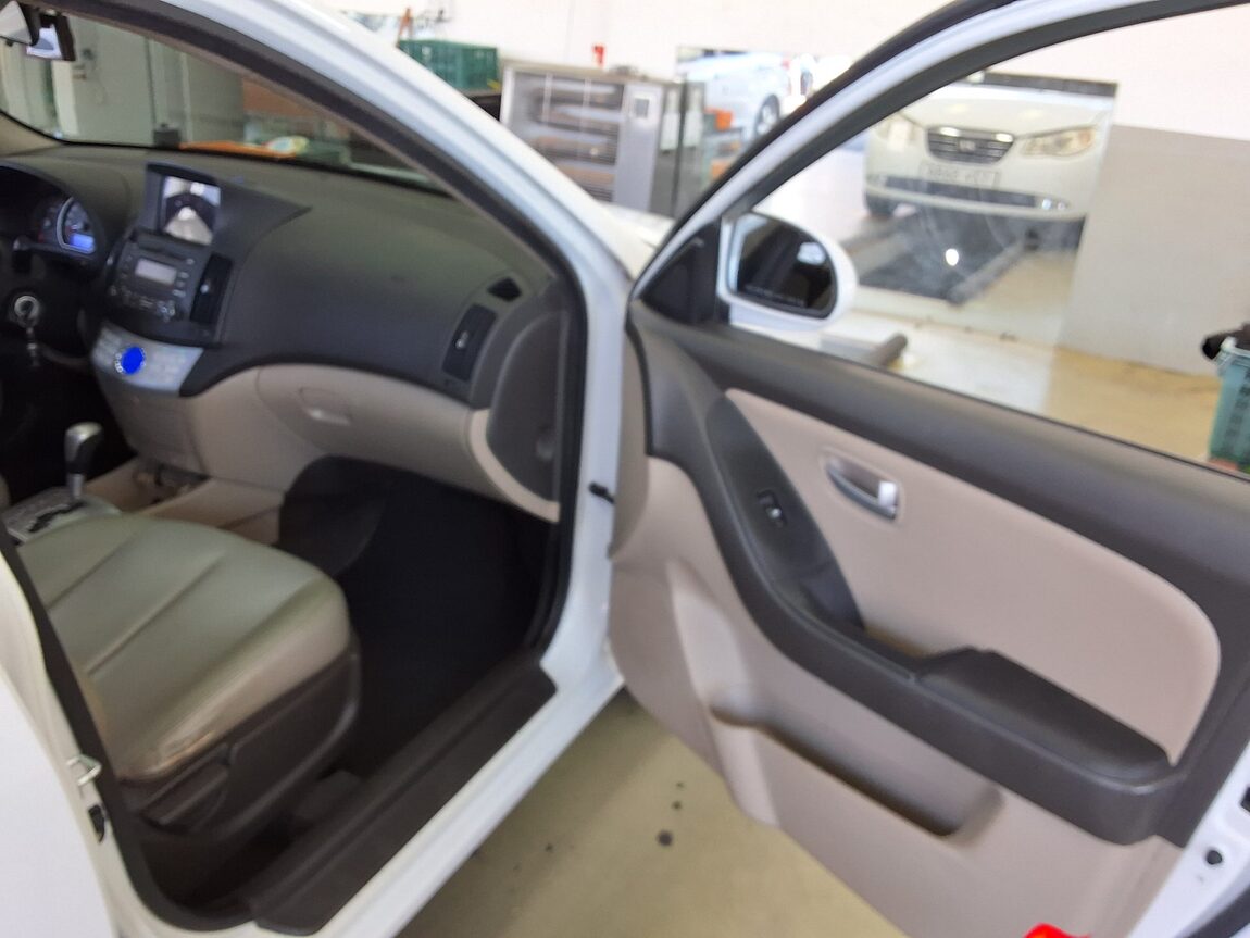 HYUNDAI AVANTE HD 1.6 VVT S16 5 MILLION SPECIAL MODEL 2009 - zdjęcie 14