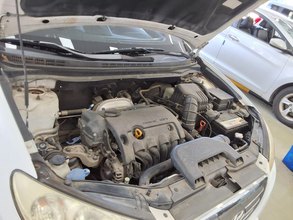 HYUNDAI AVANTE HD 1.6 VVT S16 5 MILLION SPECIAL MODEL 2009 - zdjęcie 18