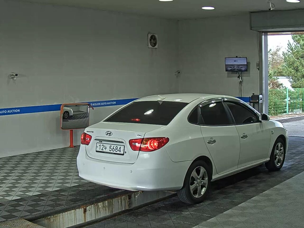 HYUNDAI AVANTE HD 1.6 VVT S16 5 MILLION SPECIAL MODEL 2009 - zdjęcie 5