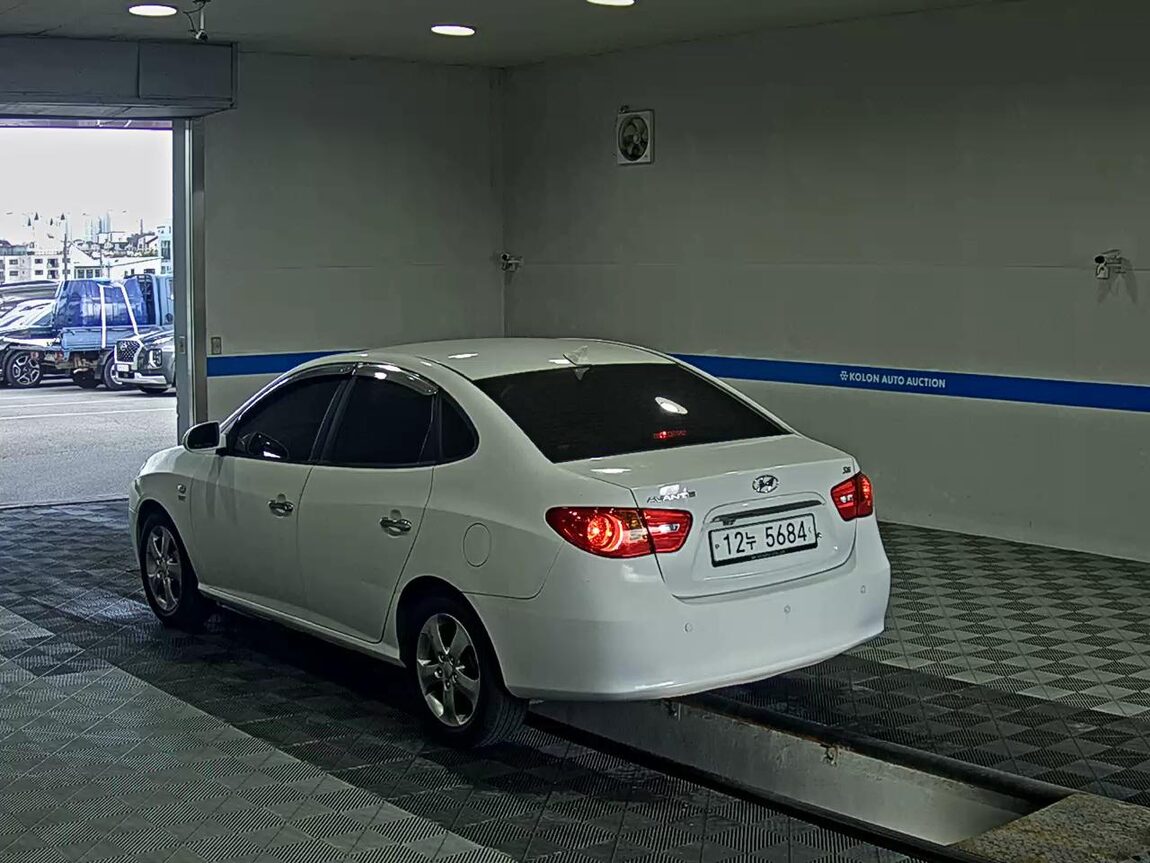 HYUNDAI AVANTE HD 1.6 VVT S16 5 MILLION SPECIAL MODEL 2009 - zdjęcie 6