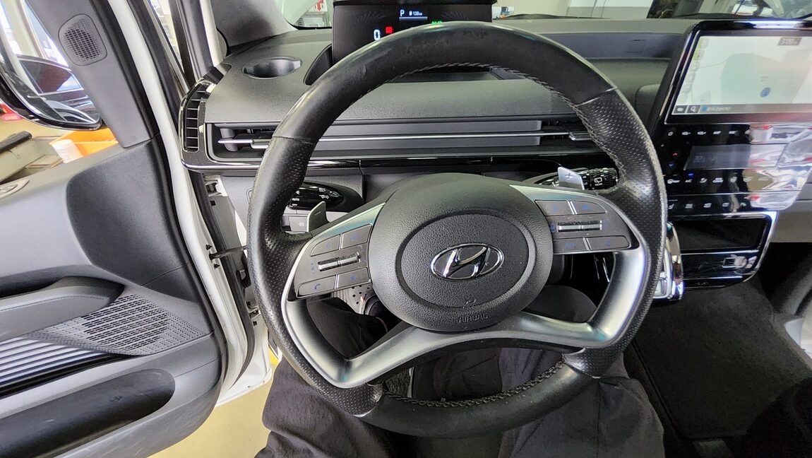 HYUNDAI STARIA 2.2 DIESEL LOUNGE 9-SEATER 2WD PRESTIGE 2023 - zdjęcie 17