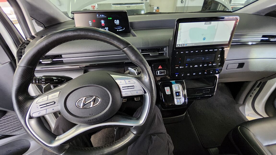 HYUNDAI STARIA 2.2 DIESEL LOUNGE 9-SEATER 2WD PRESTIGE 2023 - zdjęcie 18