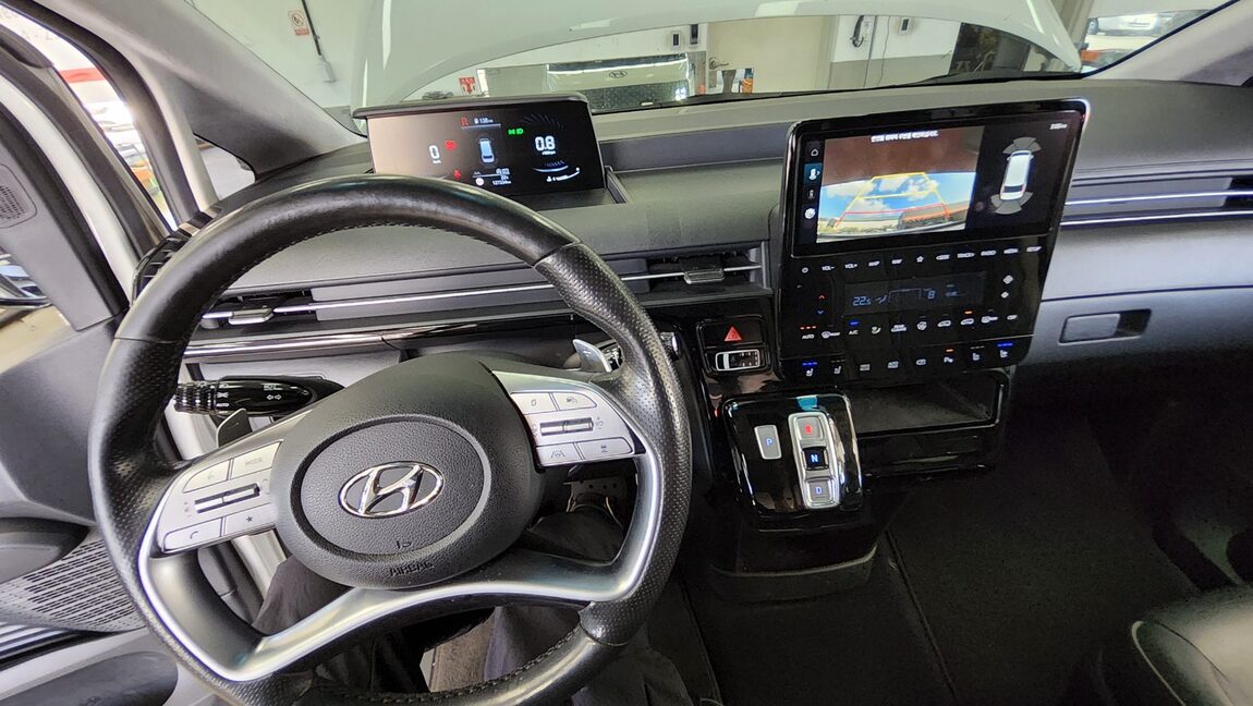 HYUNDAI STARIA 2.2 DIESEL LOUNGE 9-SEATER 2WD PRESTIGE 2023 - zdjęcie 19