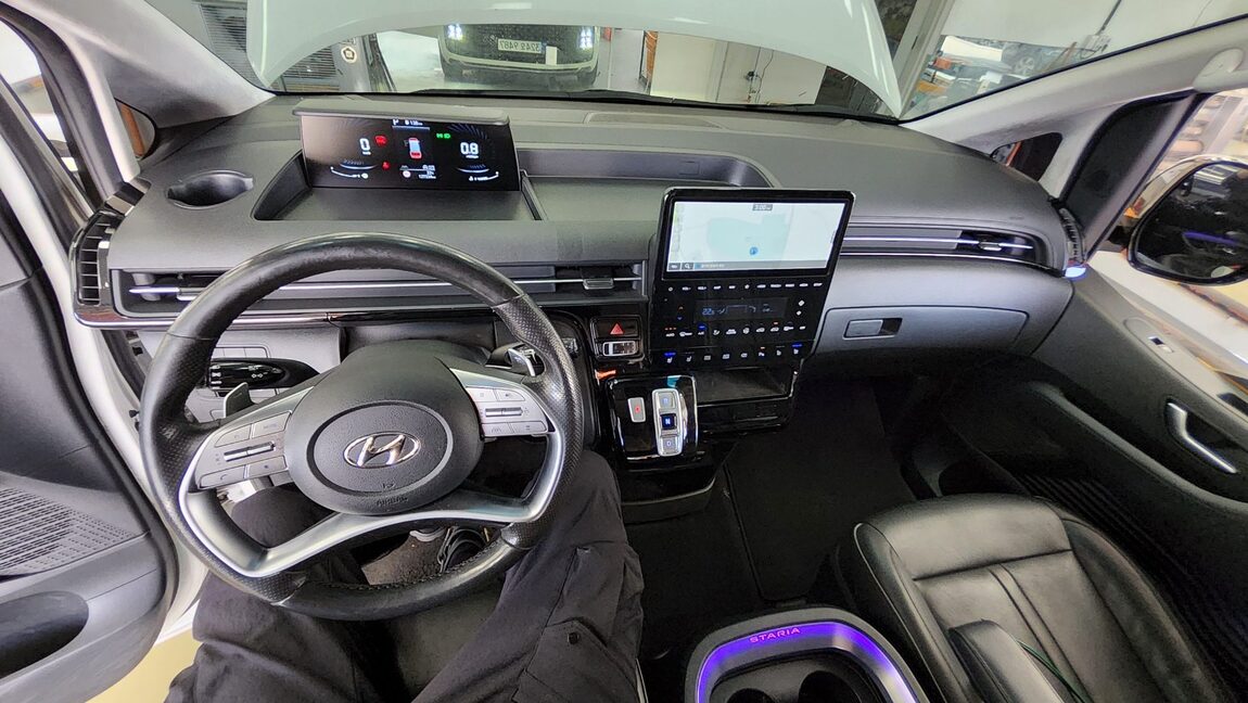 HYUNDAI STARIA 2.2 DIESEL LOUNGE 9-SEATER 2WD PRESTIGE 2023 - zdjęcie 11