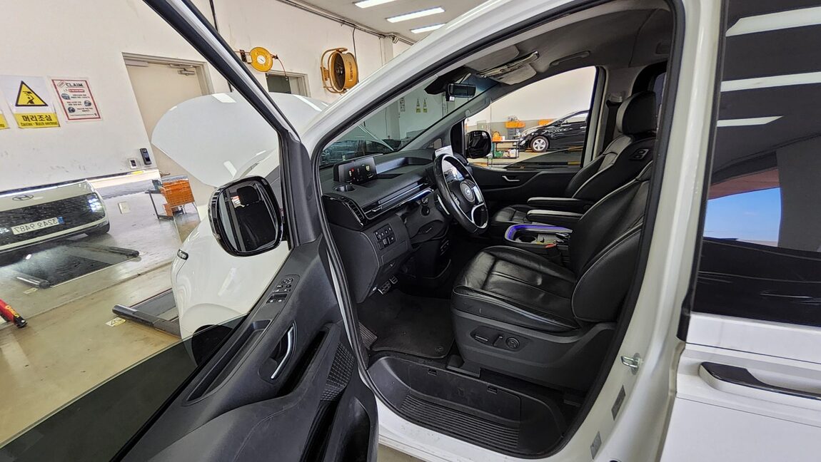 HYUNDAI STARIA 2.2 DIESEL LOUNGE 9-SEATER 2WD PRESTIGE 2023 - zdjęcie 10