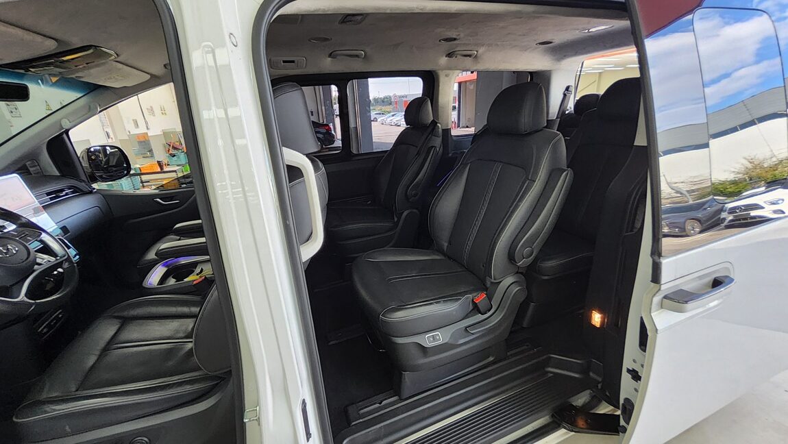 HYUNDAI STARIA 2.2 DIESEL LOUNGE 9-SEATER 2WD PRESTIGE 2023 - zdjęcie 12