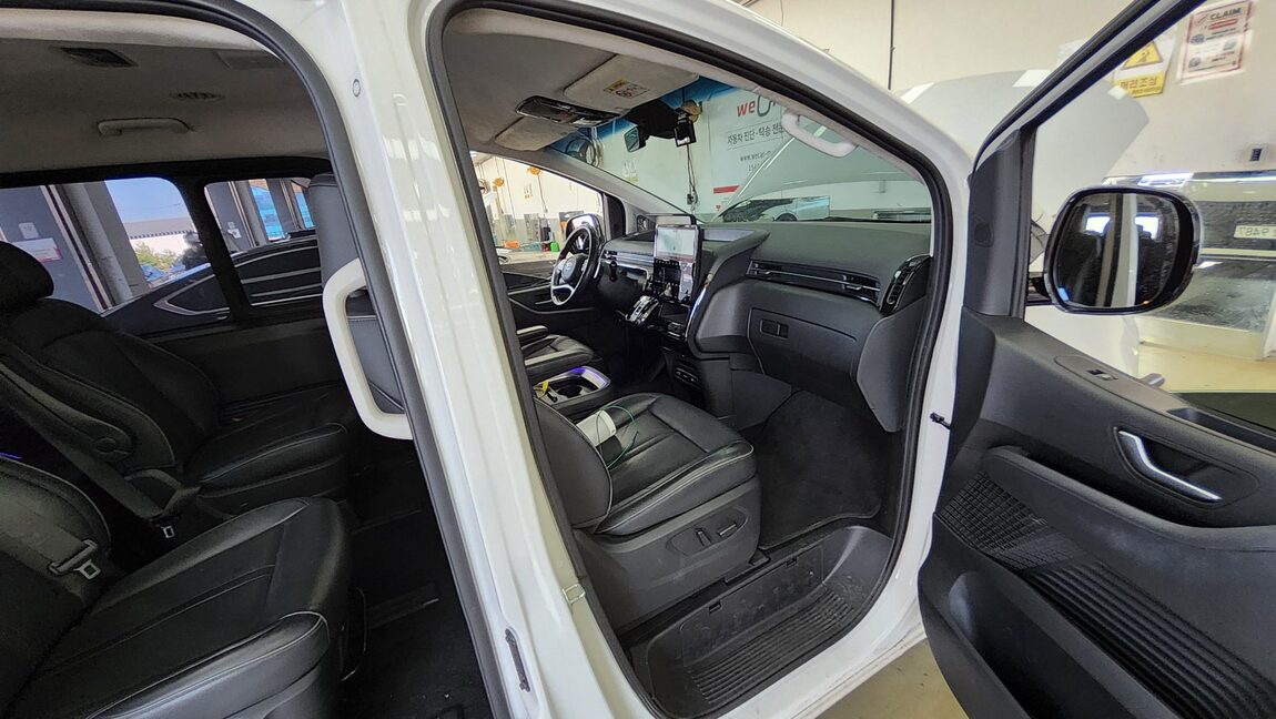 HYUNDAI STARIA 2.2 DIESEL LOUNGE 9-SEATER 2WD PRESTIGE 2023 - zdjęcie 14