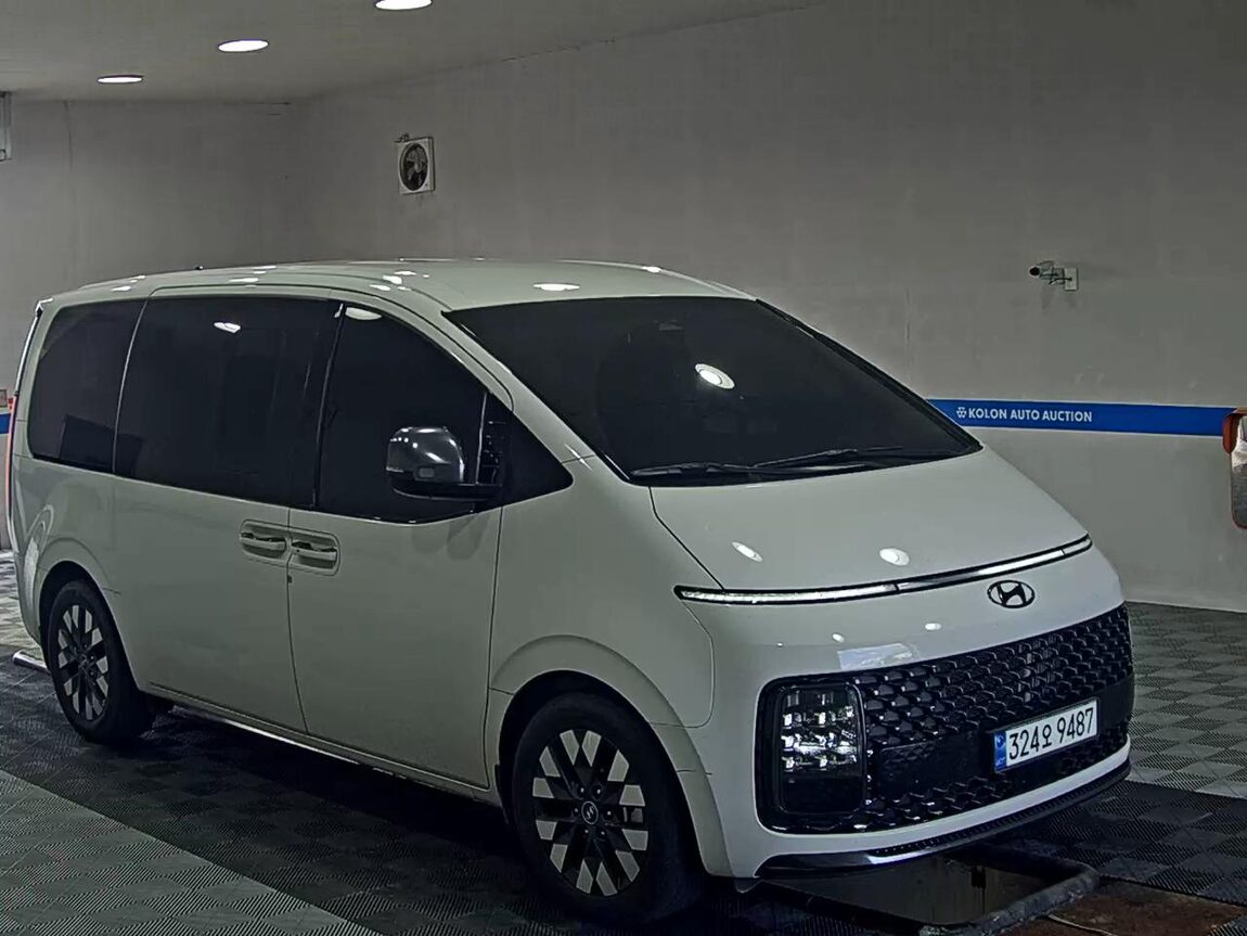 HYUNDAI STARIA 2.2 DIESEL LOUNGE 9-SEATER 2WD PRESTIGE 2023 - zdjęcie 3