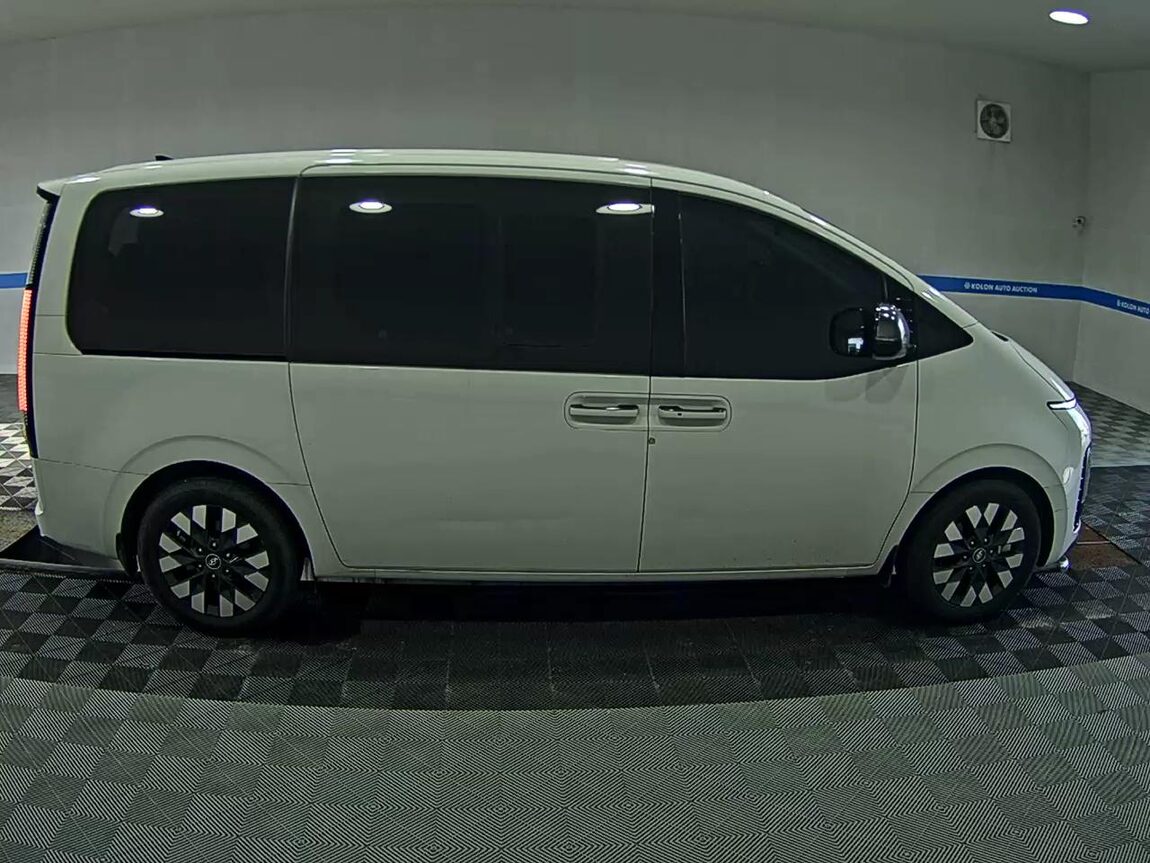 HYUNDAI STARIA 2.2 DIESEL LOUNGE 9-SEATER 2WD PRESTIGE 2023 - zdjęcie 4