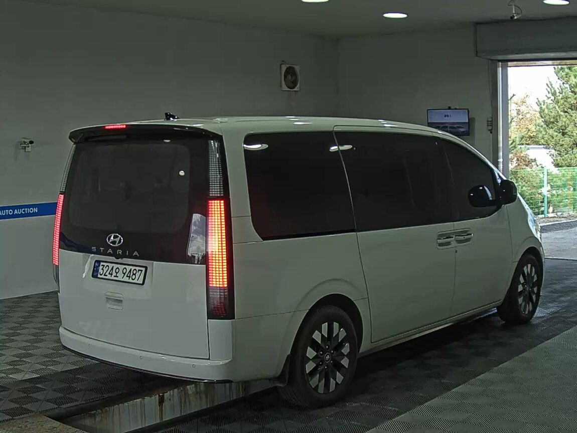 HYUNDAI STARIA 2.2 DIESEL LOUNGE 9-SEATER 2WD PRESTIGE 2023 - zdjęcie 5