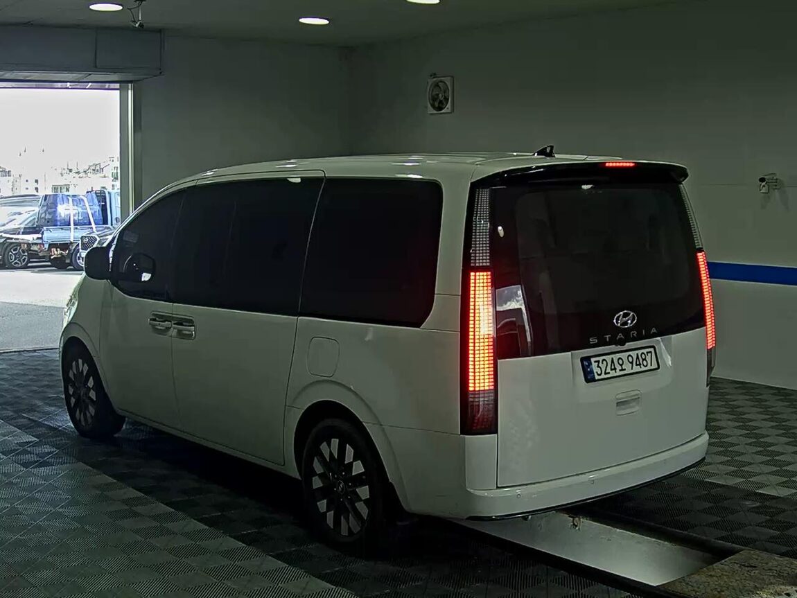 HYUNDAI STARIA 2.2 DIESEL LOUNGE 9-SEATER 2WD PRESTIGE 2023 - zdjęcie 6