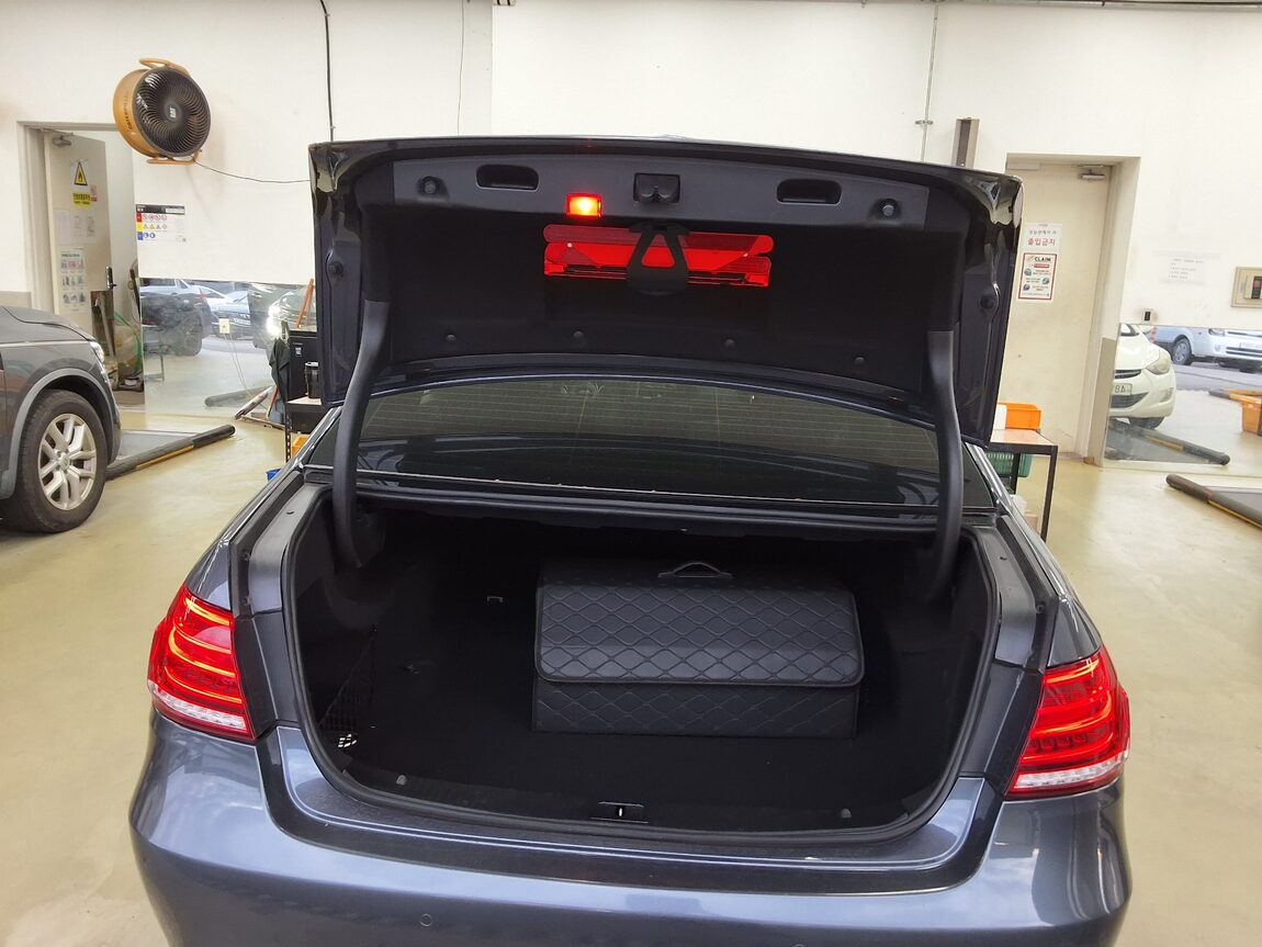 MERCEDES-BENZ E-CLASS (4TH GEN) E300 4MATIC AVANTGARDE 2014 - zdjęcie 15