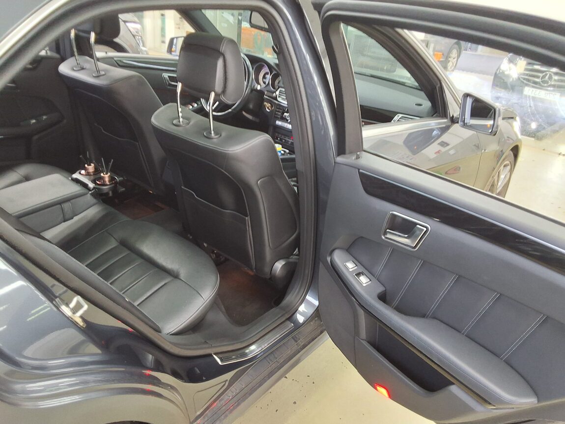 MERCEDES-BENZ E-CLASS (4TH GEN) E300 4MATIC AVANTGARDE 2014 - zdjęcie 13
