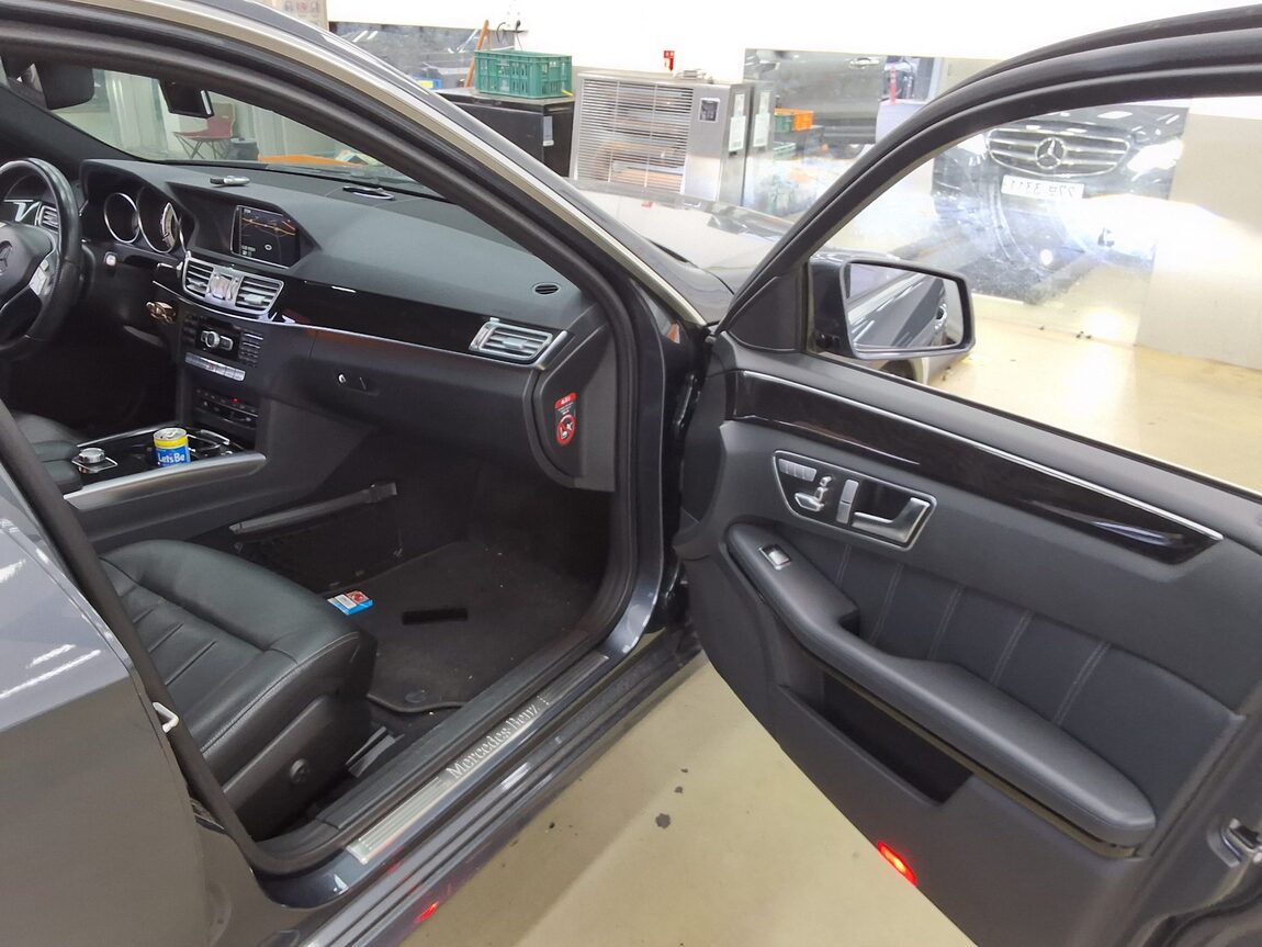 MERCEDES-BENZ E-CLASS (4TH GEN) E300 4MATIC AVANTGARDE 2014 - zdjęcie 14