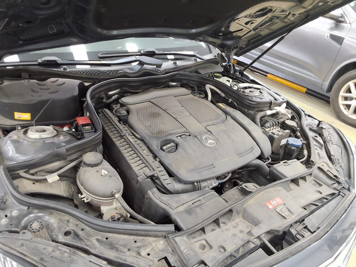 MERCEDES-BENZ E-CLASS (4TH GEN) E300 4MATIC AVANTGARDE 2014 - zdjęcie 20
