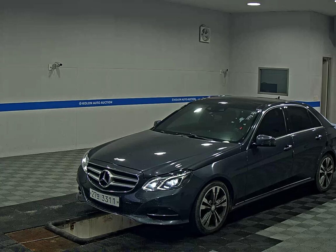 MERCEDES-BENZ E-CLASS (4TH GEN) E300 4MATIC AVANTGARDE 2014 - zdjęcie 2