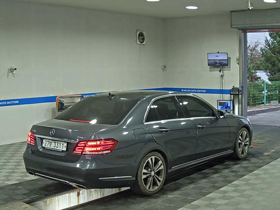 MERCEDES-BENZ E-CLASS (4TH GEN) E300 4MATIC AVANTGARDE 2014 - zdjęcie 5