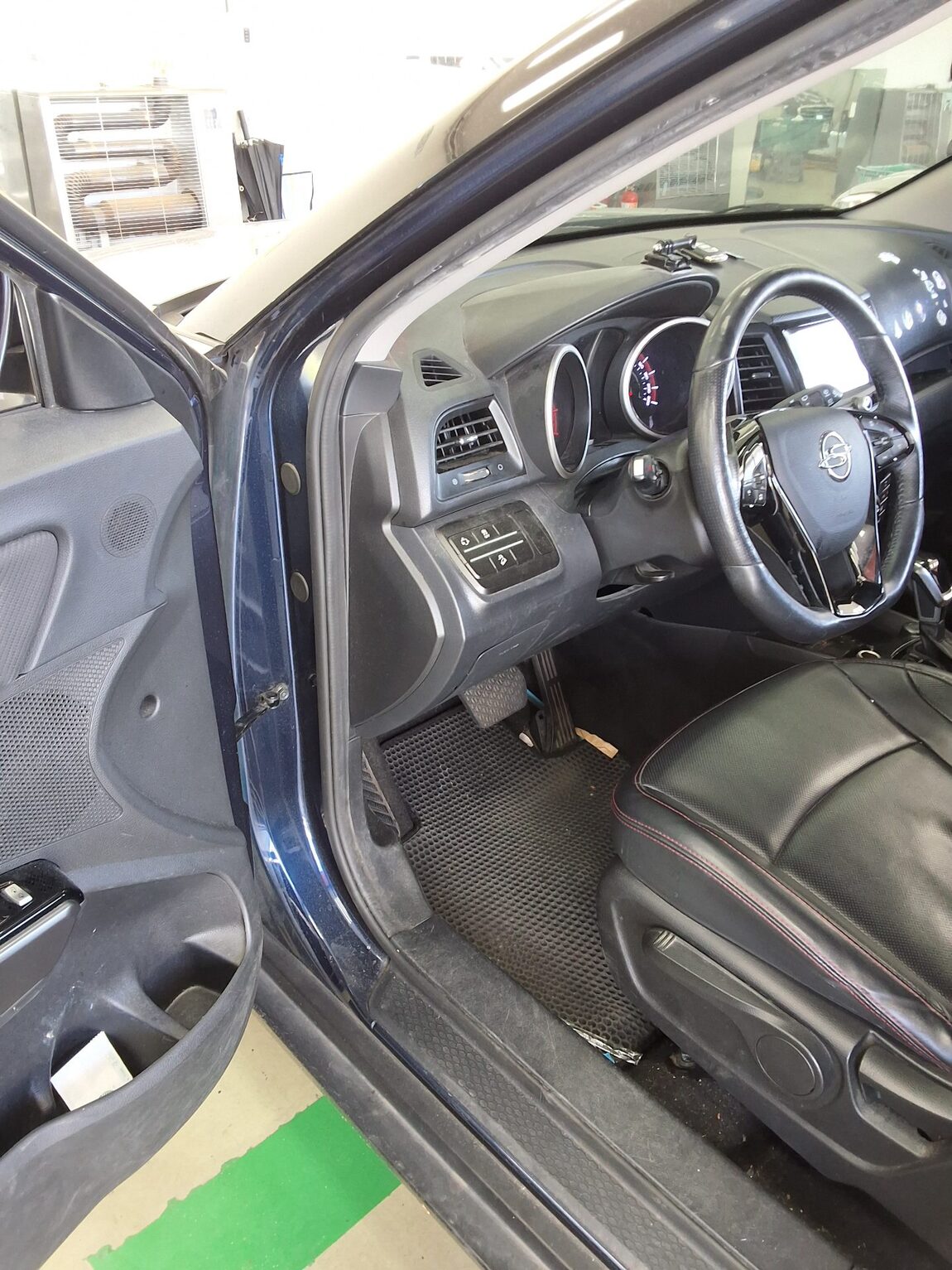 KG MOBILITY (SSANGYONG) TIVOLI AIR GASOLINE 2WD IX 2019 - zdjęcie 10