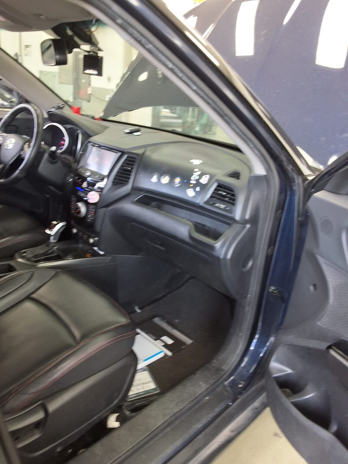 KG MOBILITY (SSANGYONG) TIVOLI AIR GASOLINE 2WD IX 2019 - zdjęcie 14