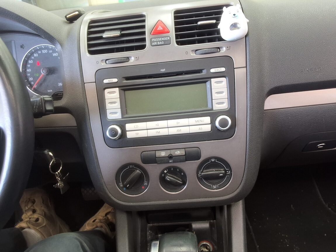 VOLKSWAGEN GOLF (5TH GEN) 2.0 TDI 2009 - zdjęcie 24