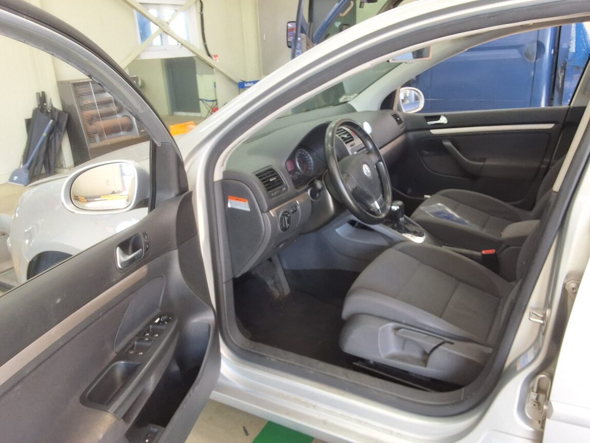 VOLKSWAGEN GOLF (5TH GEN) 2.0 TDI 2009 - zdjęcie 11