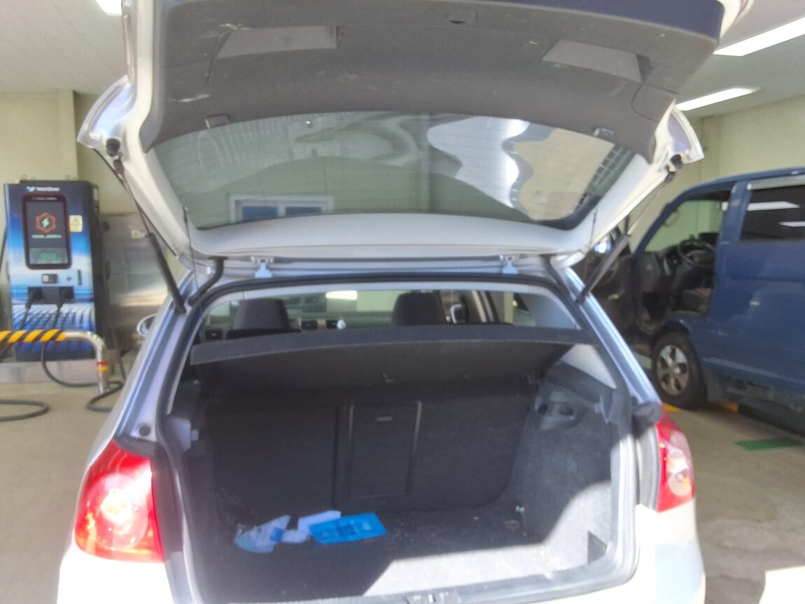 VOLKSWAGEN GOLF (5TH GEN) 2.0 TDI 2009 - zdjęcie 16