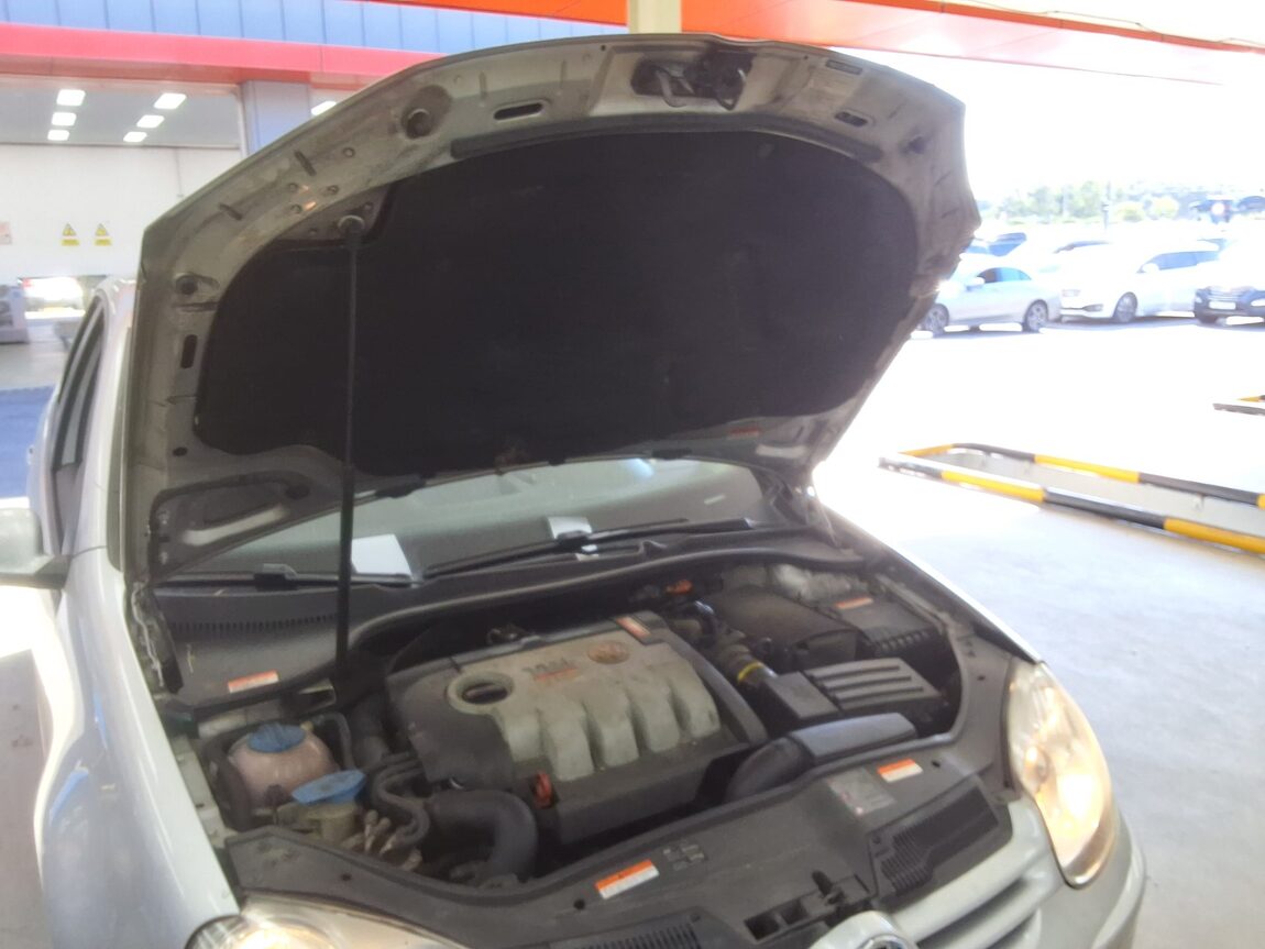 VOLKSWAGEN GOLF (5TH GEN) 2.0 TDI 2009 - zdjęcie 18