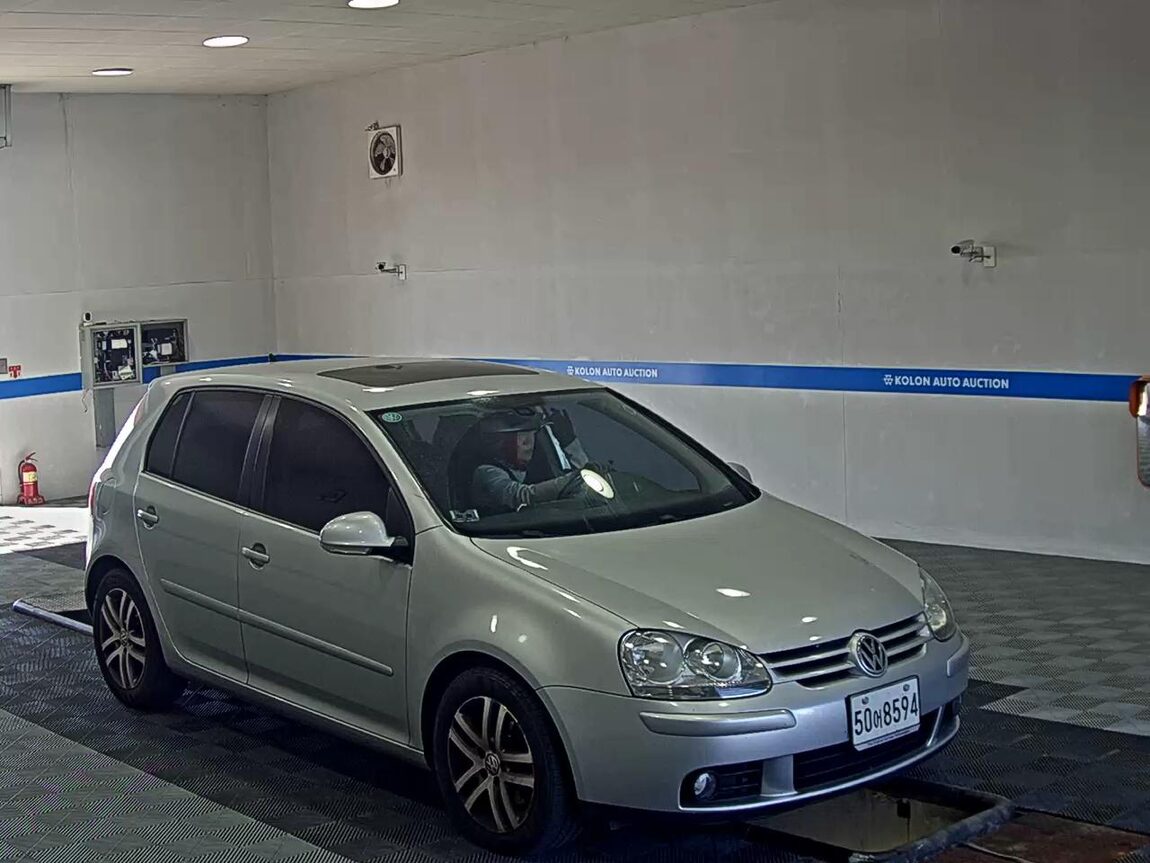 VOLKSWAGEN GOLF (5TH GEN) 2.0 TDI 2009 - zdjęcie 3