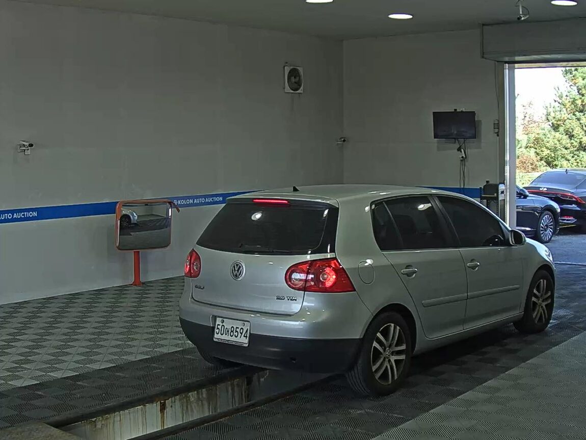 VOLKSWAGEN GOLF (5TH GEN) 2.0 TDI 2009 - zdjęcie 5