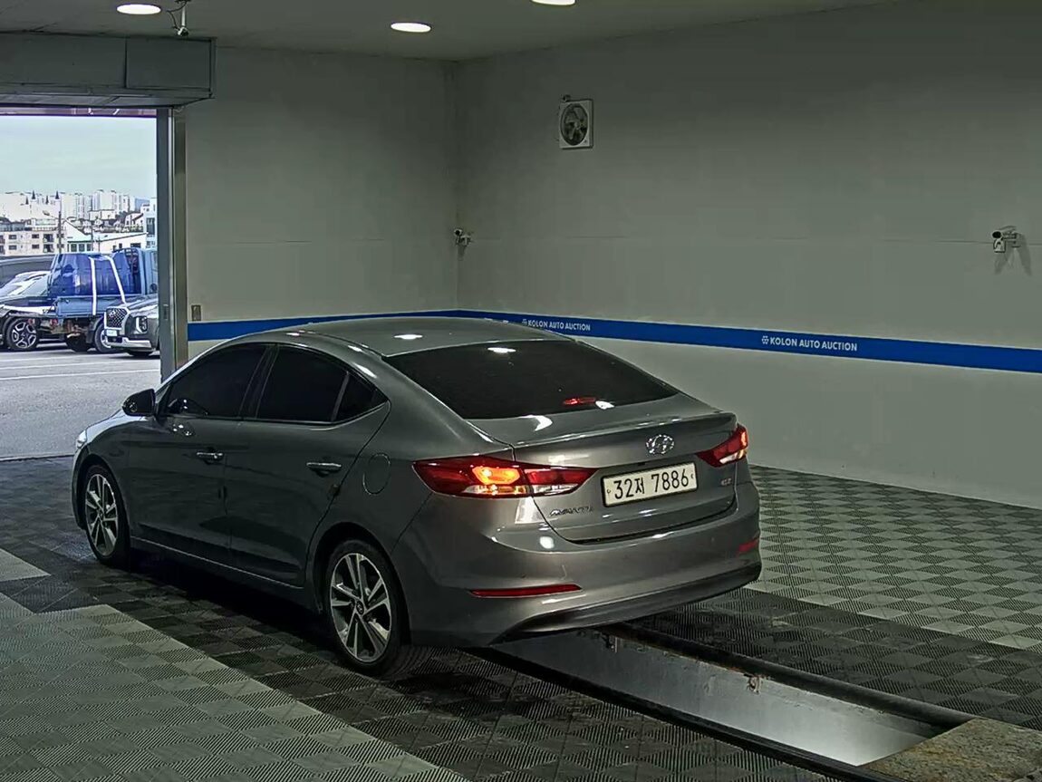 HYUNDAI AVANTE AD 1.6 GDi SMART 2016 - zdjęcie 6