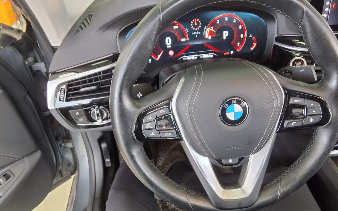 BMW 5 SERIES (7TH GEN) 520i LUXURY 2019 - zdjęcie 17