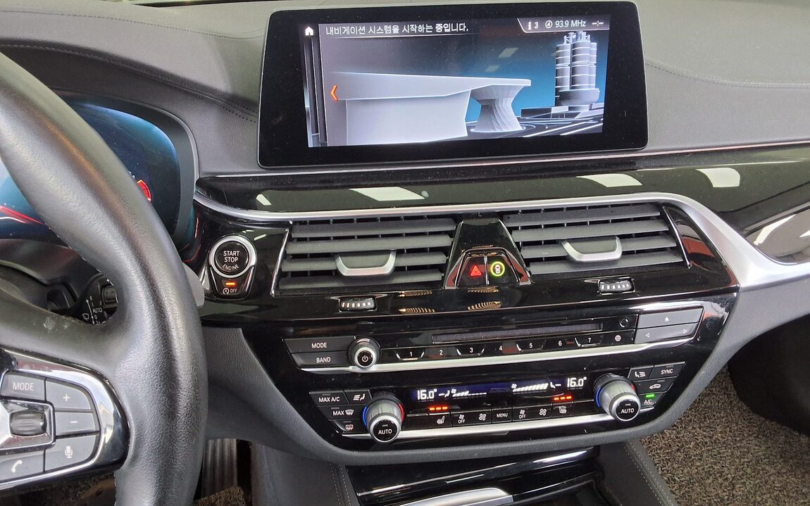 BMW 5 SERIES (7TH GEN) 520i LUXURY 2019 - zdjęcie 18
