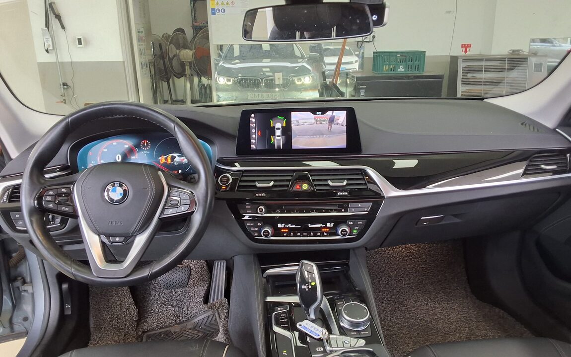 BMW 5 SERIES (7TH GEN) 520i LUXURY 2019 - zdjęcie 11