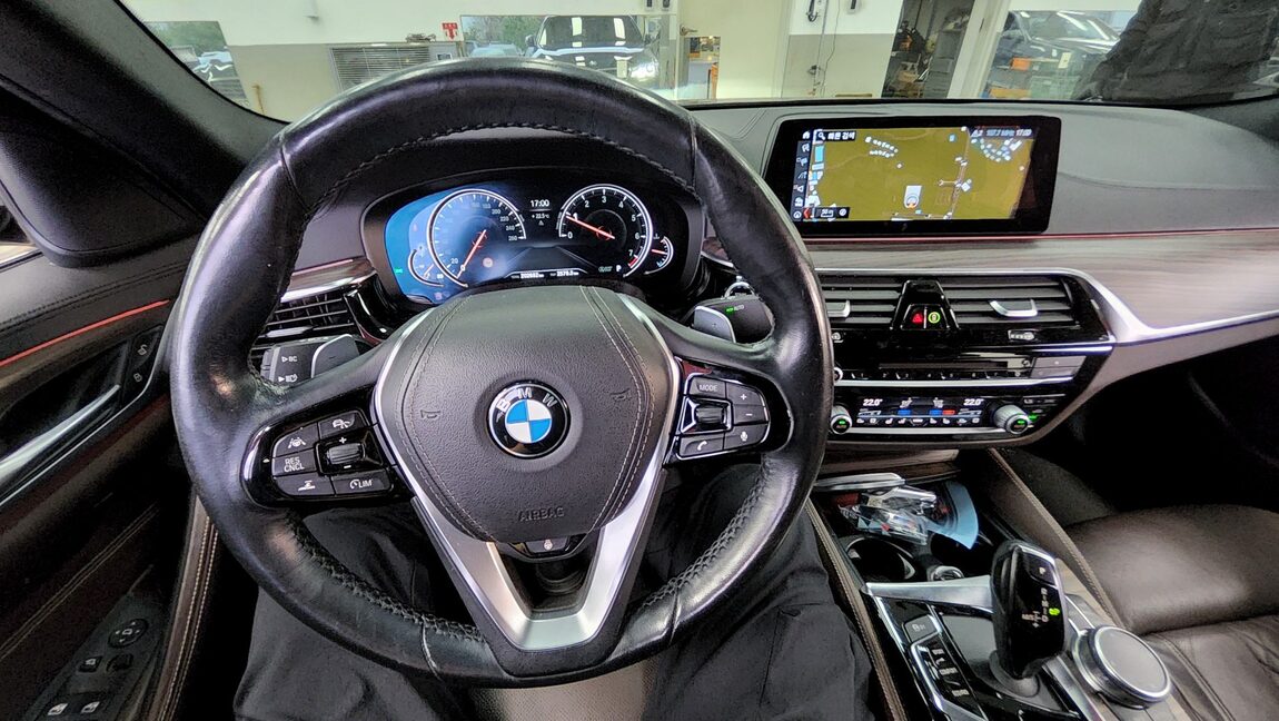 BMW 5 SERIES (7TH GEN) 530i xDRIVE M SPORT PACK PLUS 2018 - zdjęcie 18