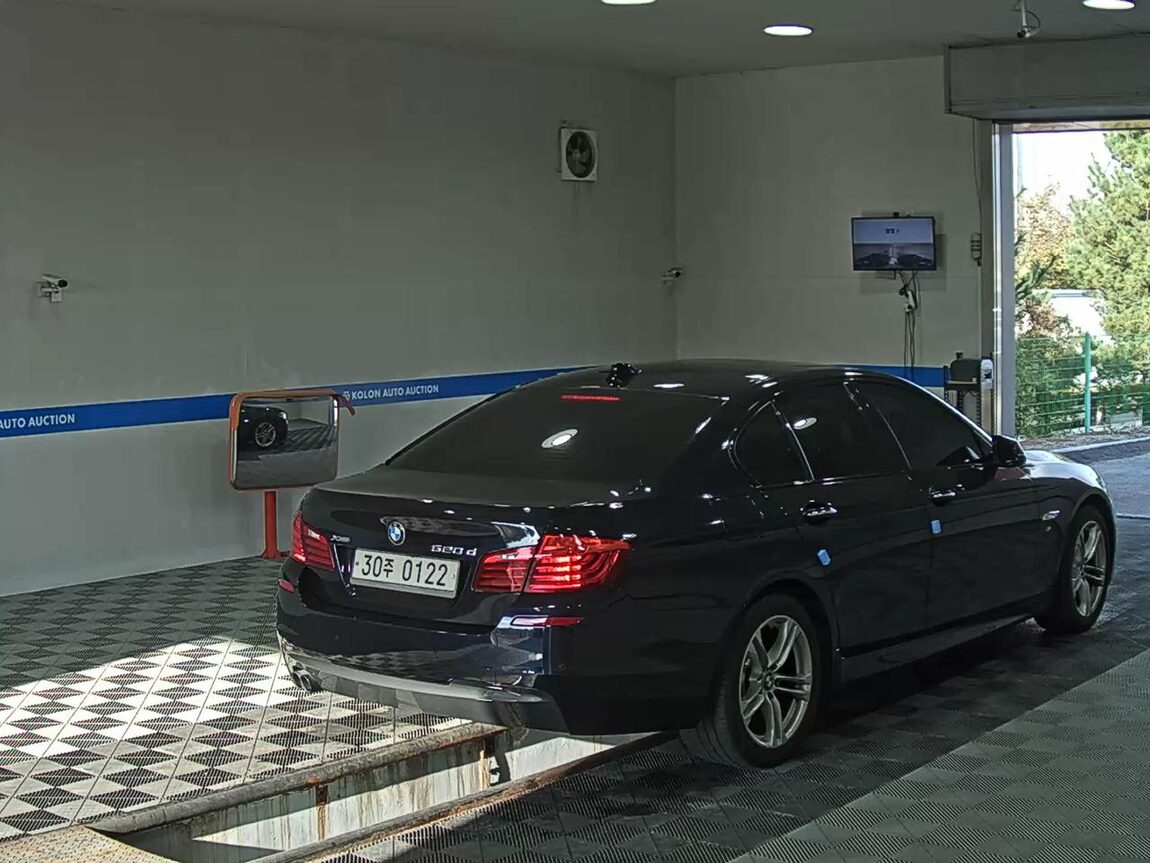 BMW 5 SERIES (6TH GEN) 520d xDRIVE M AERODYNAMIC PRO 2016 - zdjęcie 5