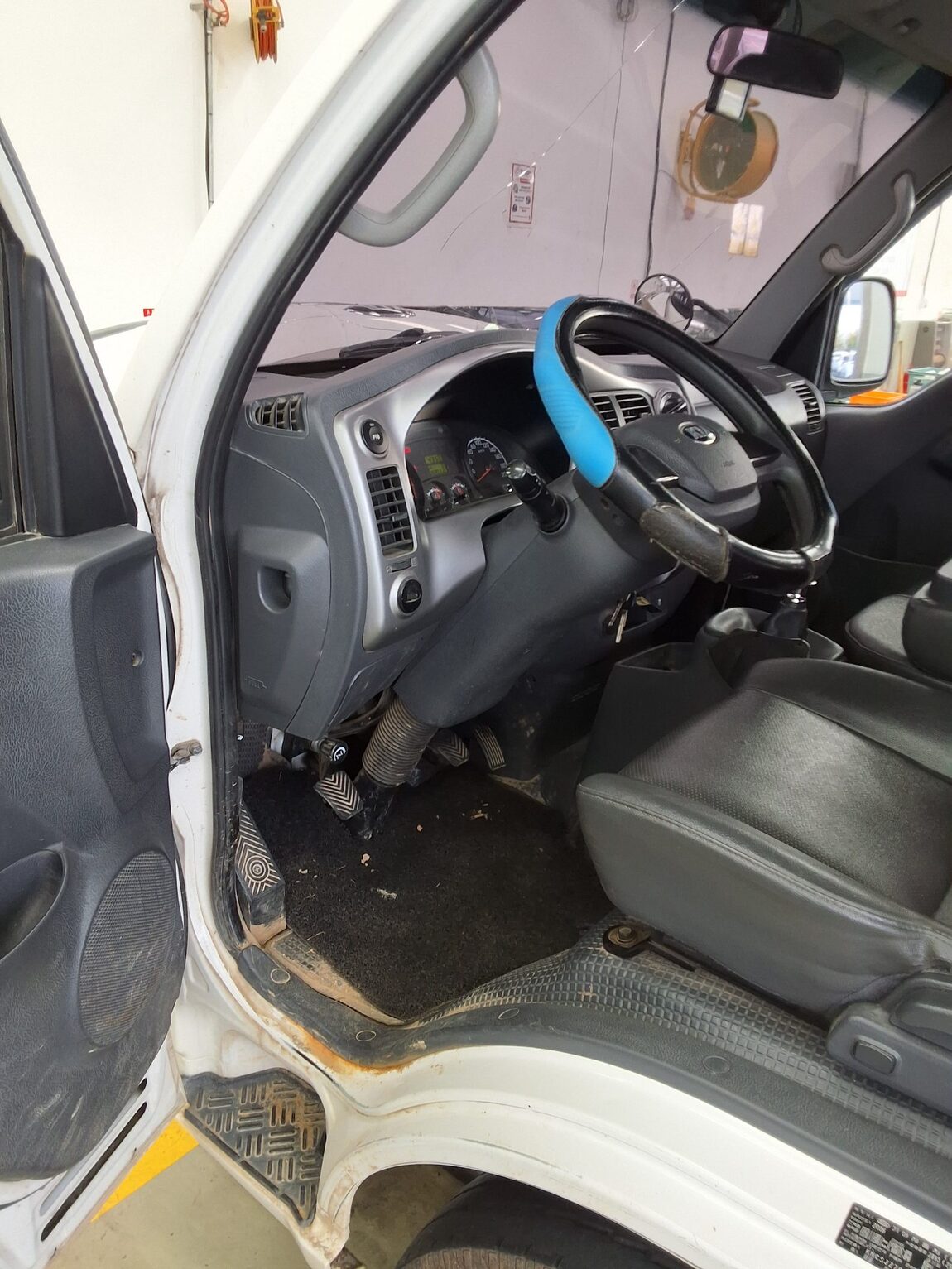 KIA BONGO III CARGO CRDi KING CAB EXTRA LONG WHEELBASE 2016 - zdjęcie 10