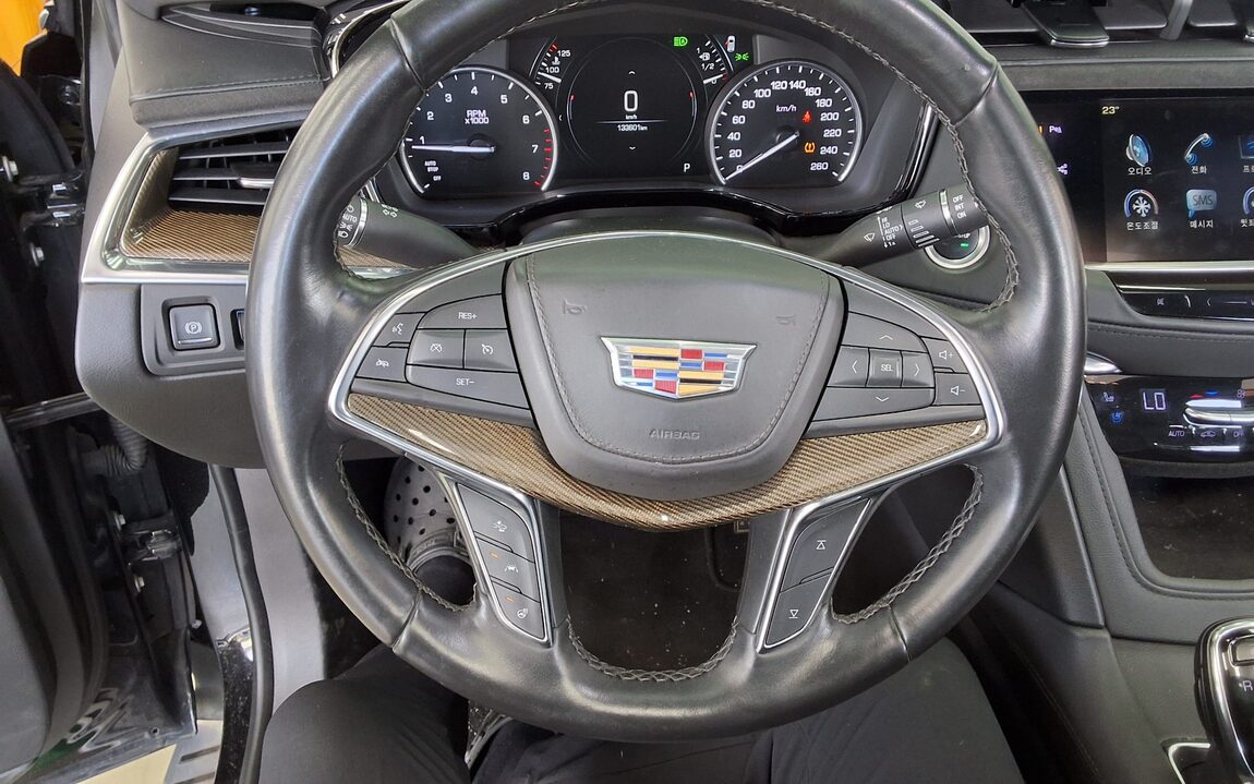 CADILLAC XT5 3.6 PLATINUM 2019 - zdjęcie 17