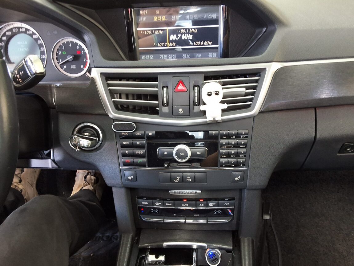 MERCEDES-BENZ E-CLASS (4TH GEN) E300 ELEGANCE 2010 - zdjęcie 24