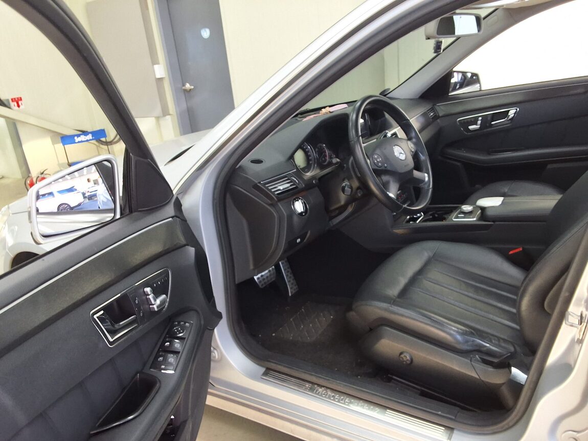 MERCEDES-BENZ E-CLASS (4TH GEN) E300 ELEGANCE 2010 - zdjęcie 11