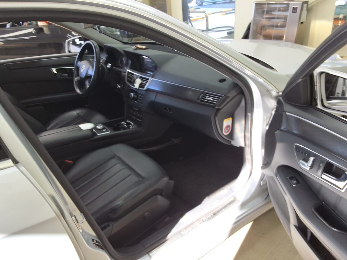MERCEDES-BENZ E-CLASS (4TH GEN) E300 ELEGANCE 2010 - zdjęcie 15