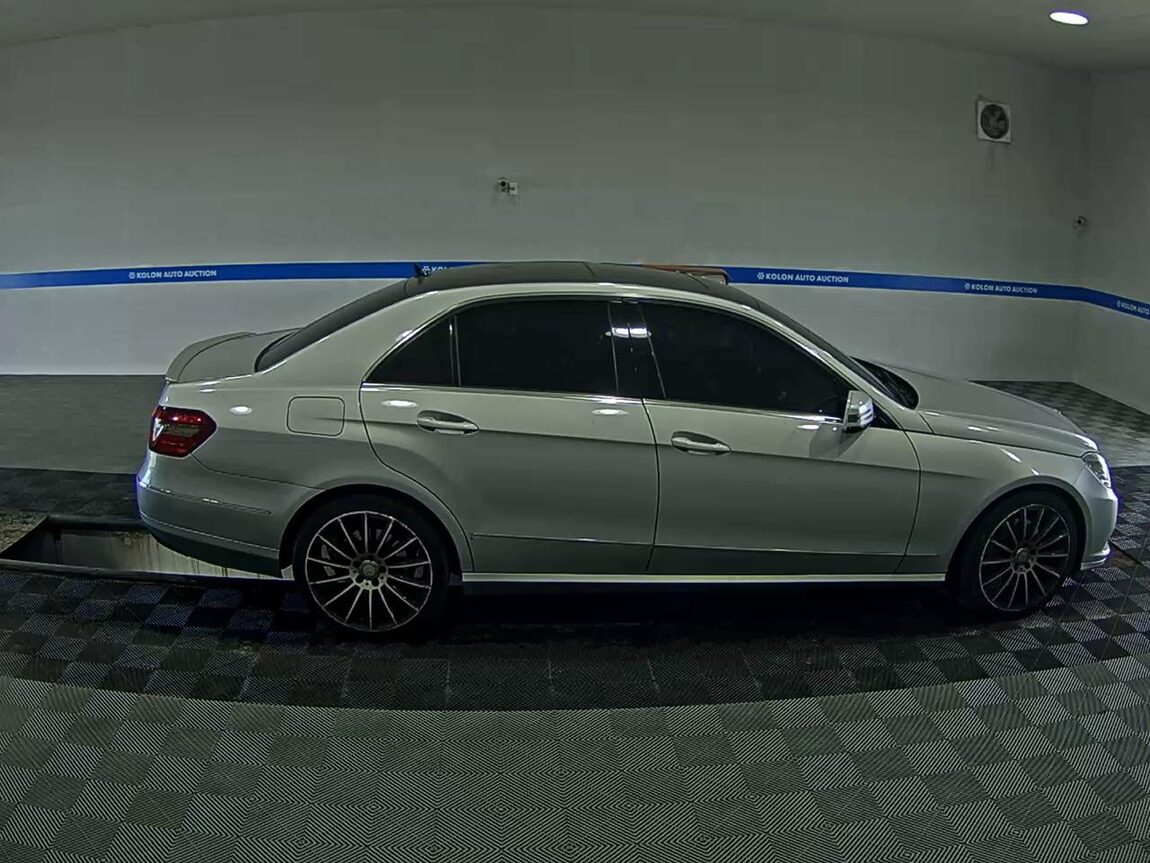 MERCEDES-BENZ E-CLASS (4TH GEN) E300 ELEGANCE 2010 - zdjęcie 4
