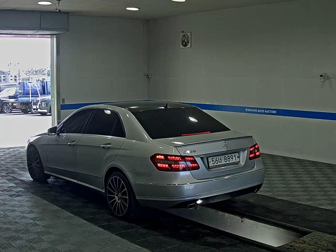 MERCEDES-BENZ E-CLASS (4TH GEN) E300 ELEGANCE 2010 - zdjęcie 6