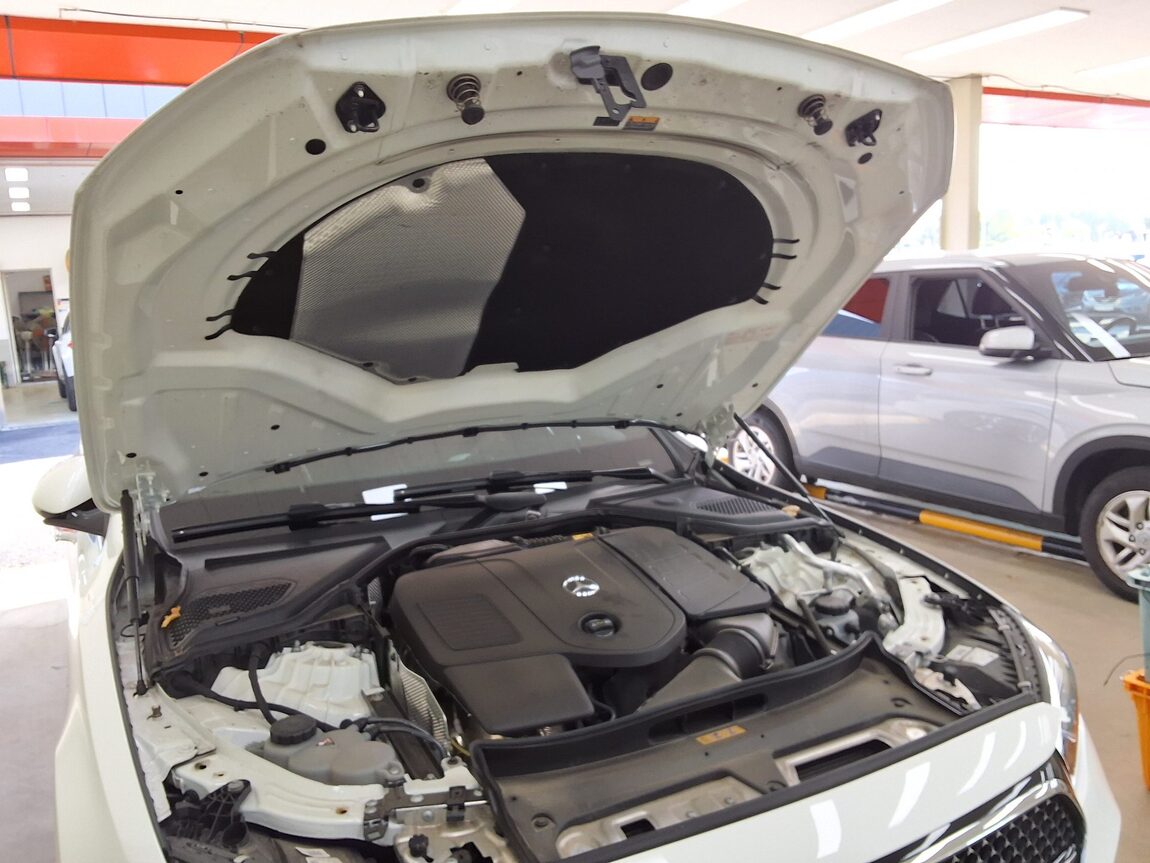 MERCEDES-BENZ E-CLASS (6TH GEN) E200 AVANTGARDE 2025 - zdjęcie 18